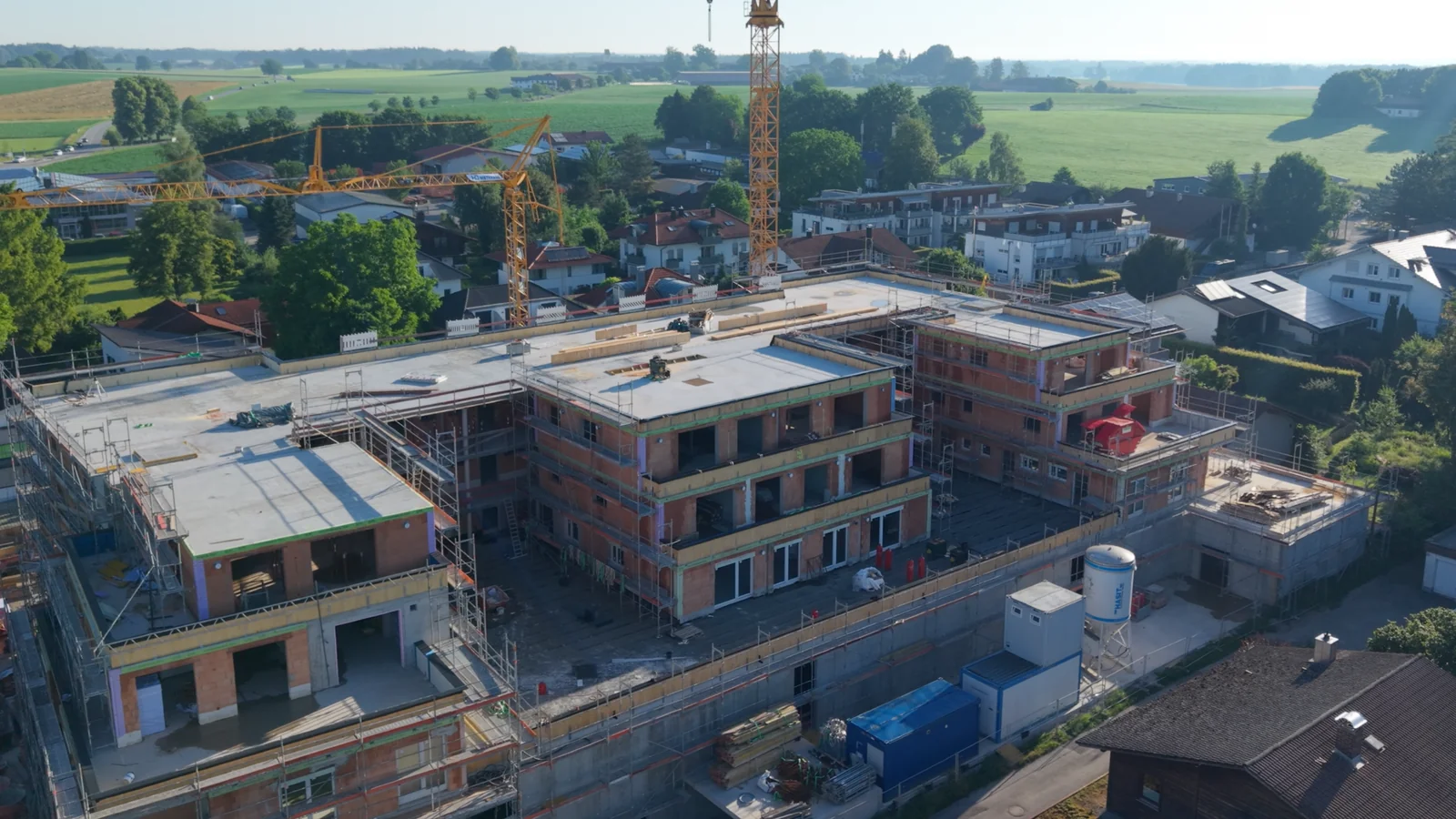 Living on Top Bad Aibling - Rohbau im Juni 2026, Seitenansicht